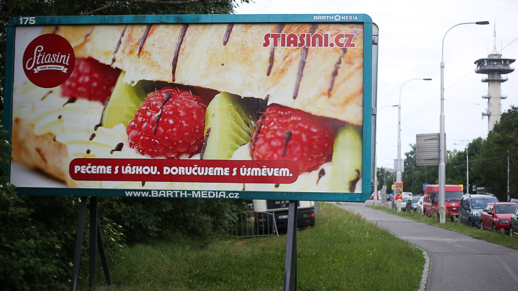 Billboard společnosti Stiasini.cz s fotografií použitou v reklamní kampani